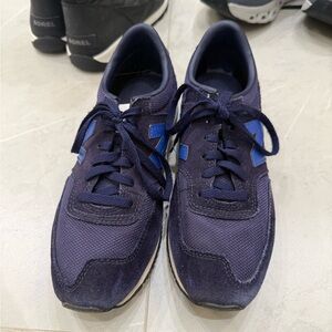 WOMEN NEW BALANCE Navy Sneakers